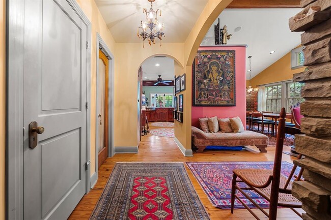 Photo - 221 Park Ln