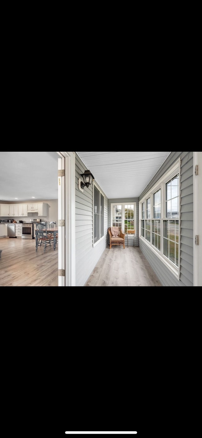 Photo - 561 North End Blvd