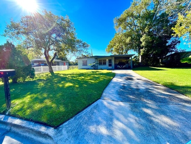 Photo - 107 Mayfair Cir