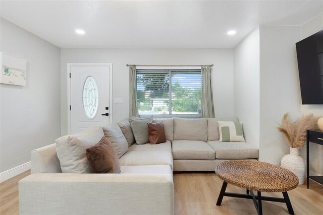 Photo - 5840 Dartmouth Ave N House