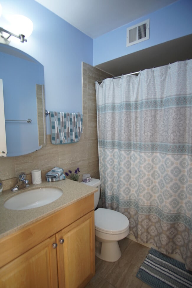 Photo - 636 W Webster Ave Unit 401