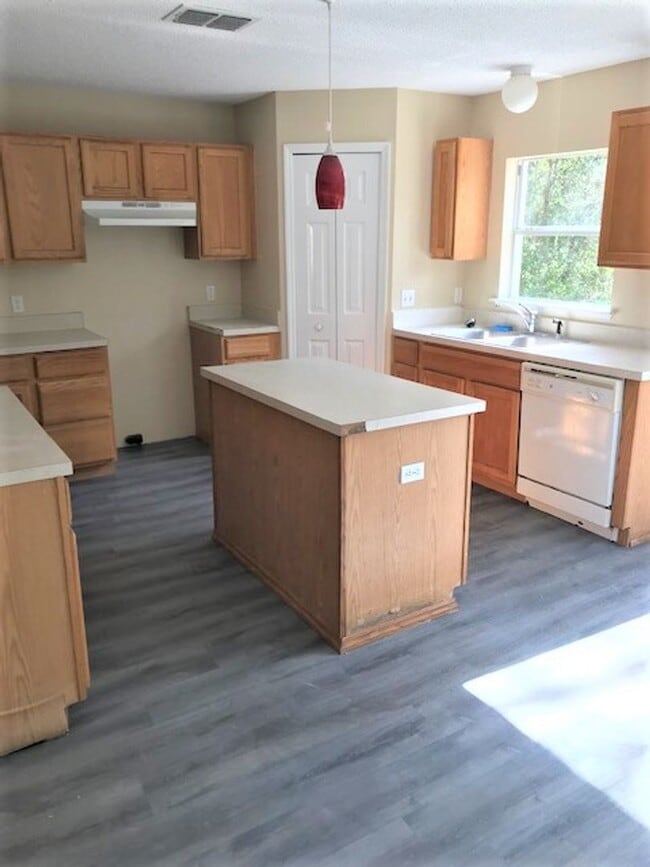 Photo - Beautiful 4 Bedroom