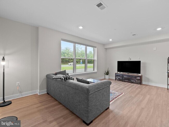 Photo - 43795 Transit Sq Unit 107