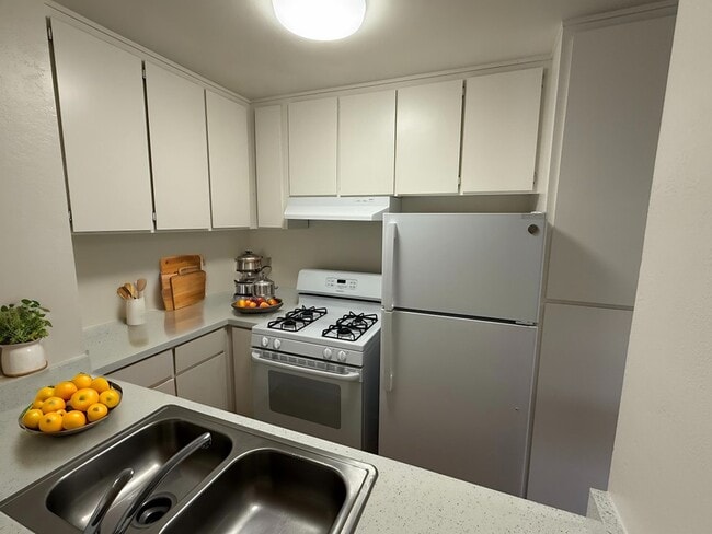 Kitchen - Paulson Park Apartments
