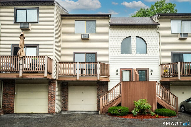 Building Photo - 60 Lawn Ave Unit 24