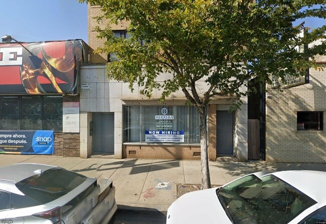 Building Photo - 3040 N Cicero Ave