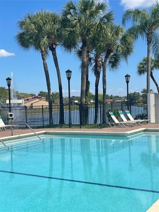Building Photo - 18230 Mediterranean Blvd Unit 1302