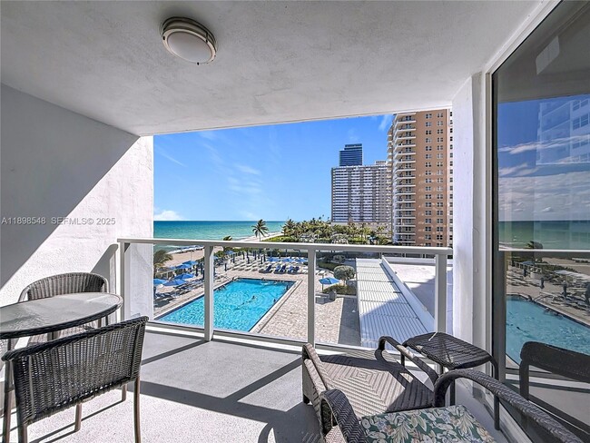 Photo - 1890 S Ocean Dr Unidad 504