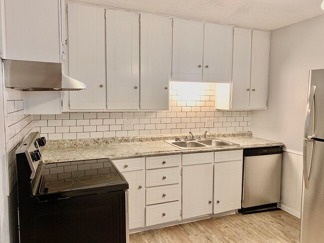 Photo - 7410 Quaker Ave