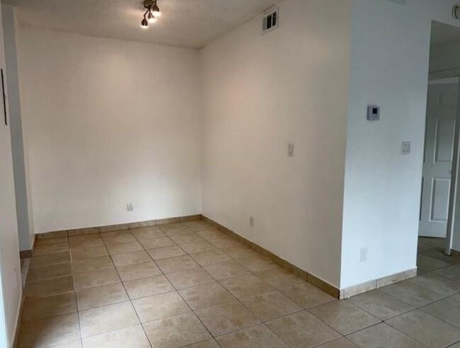 Photo - 660 Cypress Club Way Unidad F