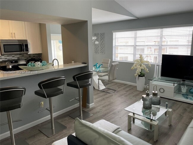 Building Photo - 15285 SW 107th Ln Unit 206