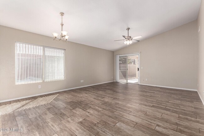 Photo - 1522 S Dove St