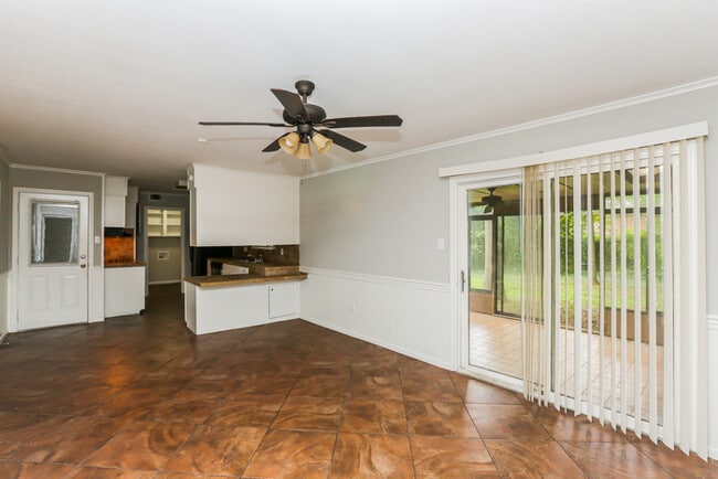 Photo - 975 Briarwood Dr