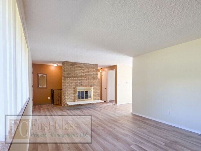 Photo - 298 SW Wallula Ave