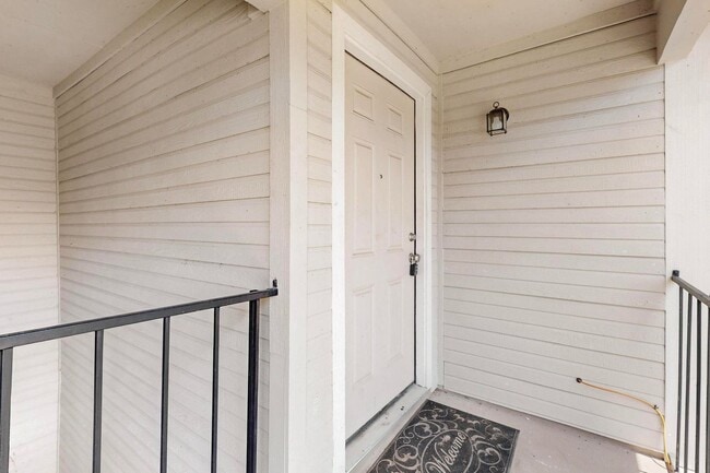 Photo - Stylish Upstairs Corner Unit Near Lake Ray Hubbard