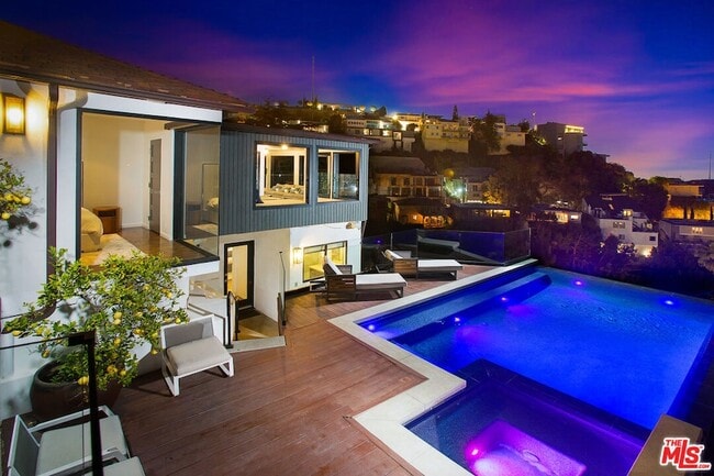 1733 Sunset Plaza Dr