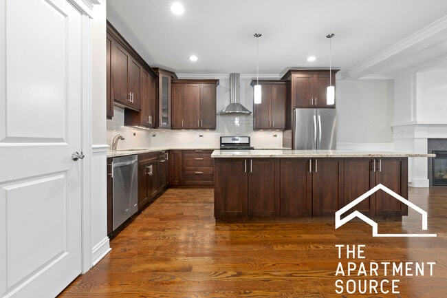 Photo - 1324 W Grand Ave Unit 2E