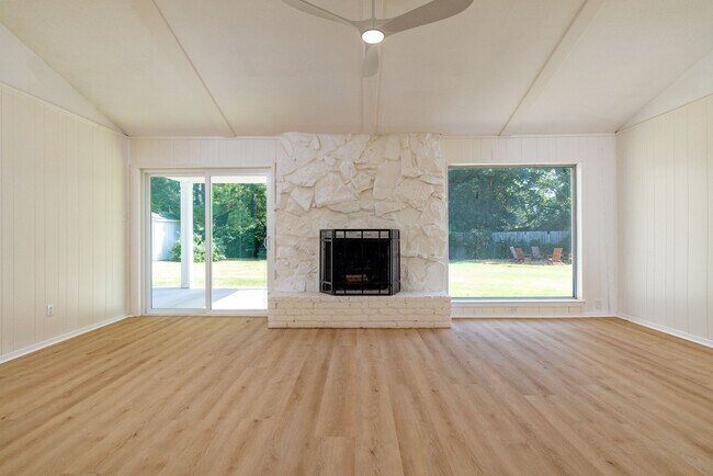Photo - 2212 Ridge Ln