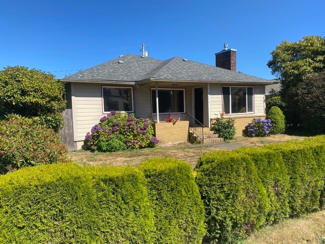 Welcome Home! - 2575 Sheridan Ave Rental
