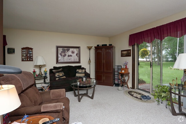 North Shore Apartments - Forest Lake, MN | ForRent.com