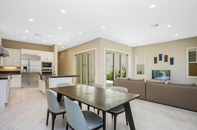 Elegant and Modern Living in Adagio in Cad... - Elegant and Modern Living in Adagio in Cad... Casa