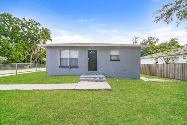 Building Photo - 8415 N 10th St