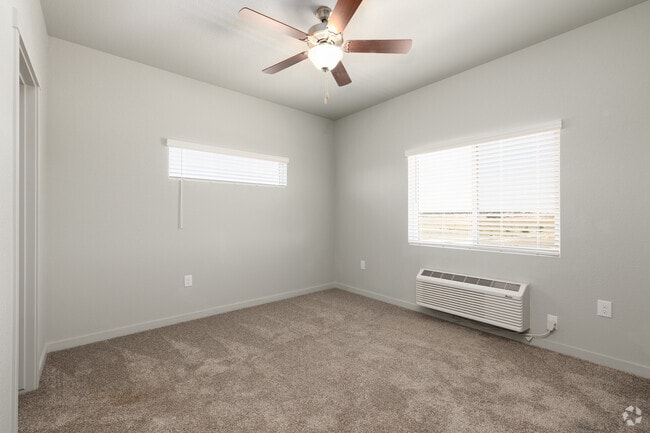 2BR,2BA - 902SF - Primary Bedroom