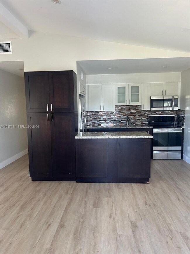 Photo - 630 SE 3rd Pl