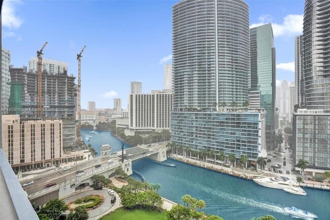 Building Photo - 475 Brickell Ave Unit 1714 Rental