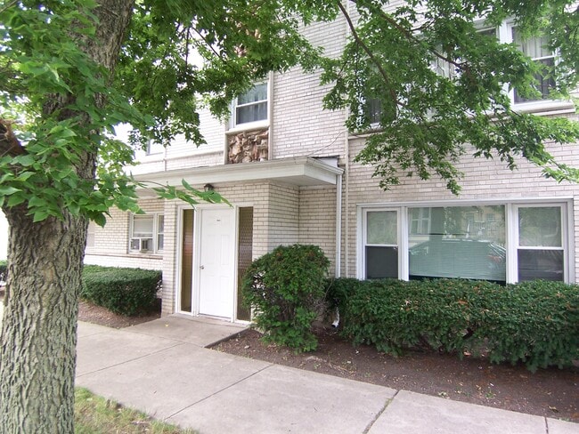 Building Photo - 4128 W Byron St Unit 301 Rental