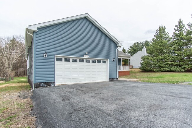 Photo - 29573 Maple St