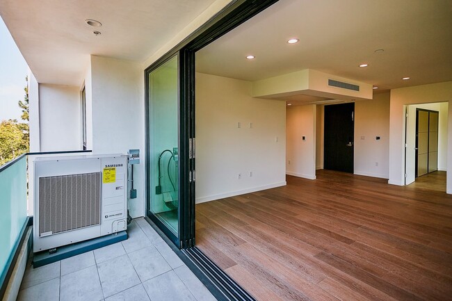 Photo - 328 N Maple Dr