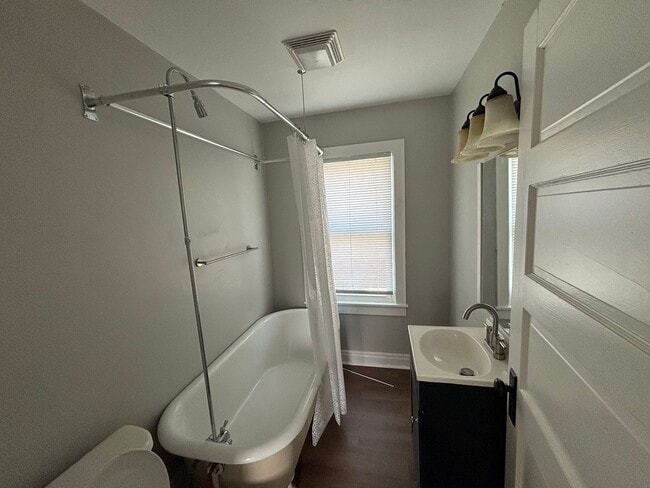 Photo - 3-bedroom, 1-bath house: $1050