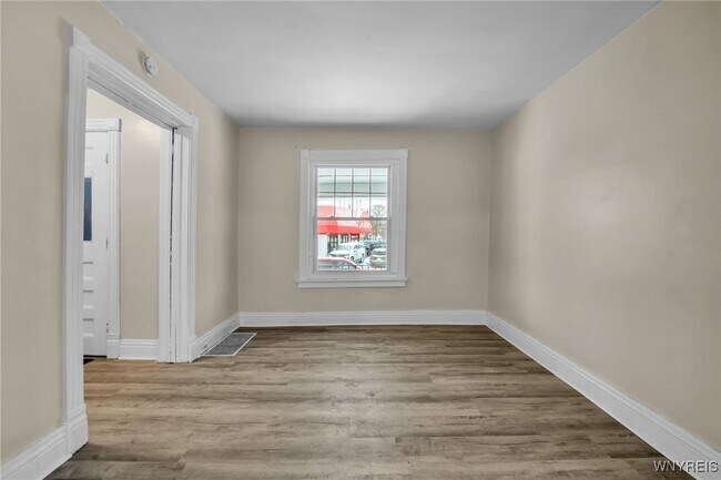 Photo - 395 Hampshire St