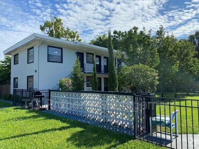Building Photo - 211 9th St Rental