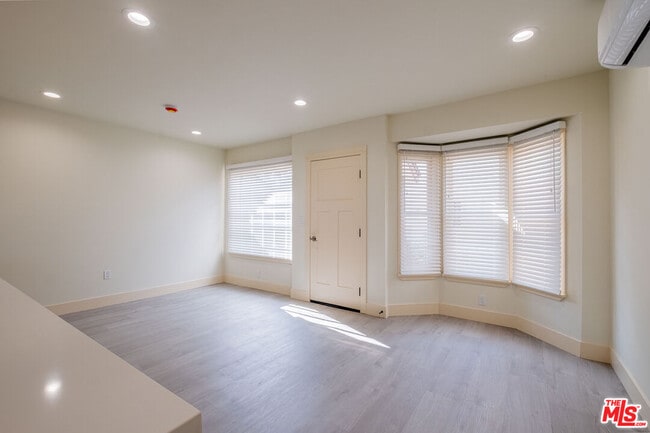 Photo - 216 N Catalina Ave Unidad F