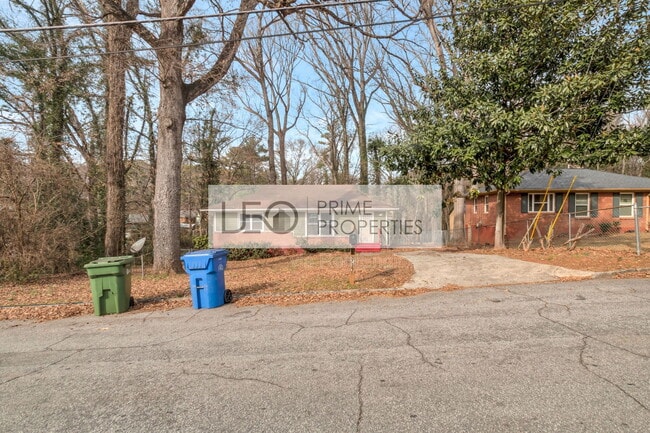 Photo - 751 Yale Pl SW