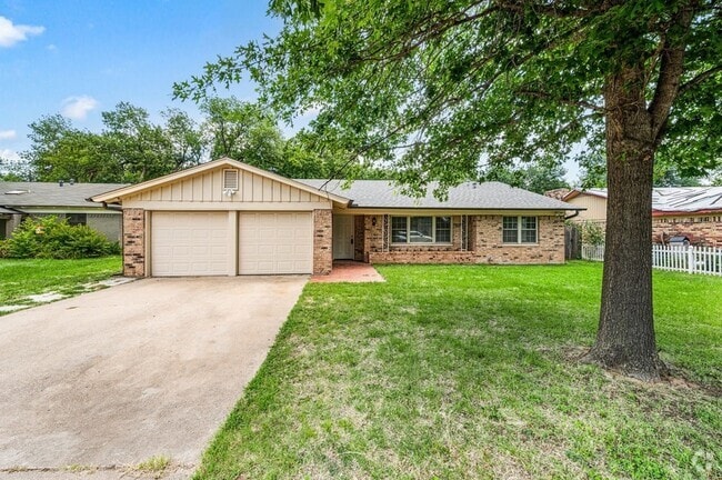 Building Photo - 1016 W Creek Dr Rental