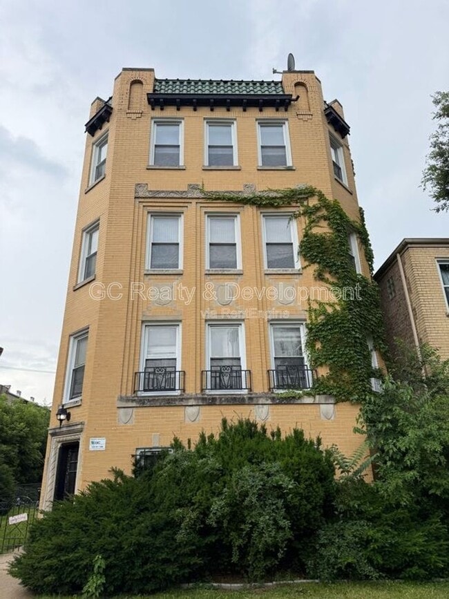 Building Photo - 5730 N Christiana Ave Unit 3