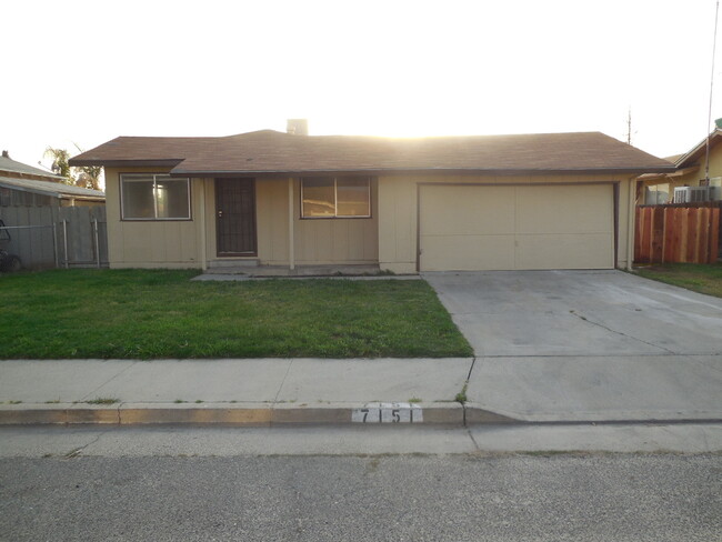 3 Bedroom / 1.5 Bath House - 3 Bedroom / 1.5 Bath House