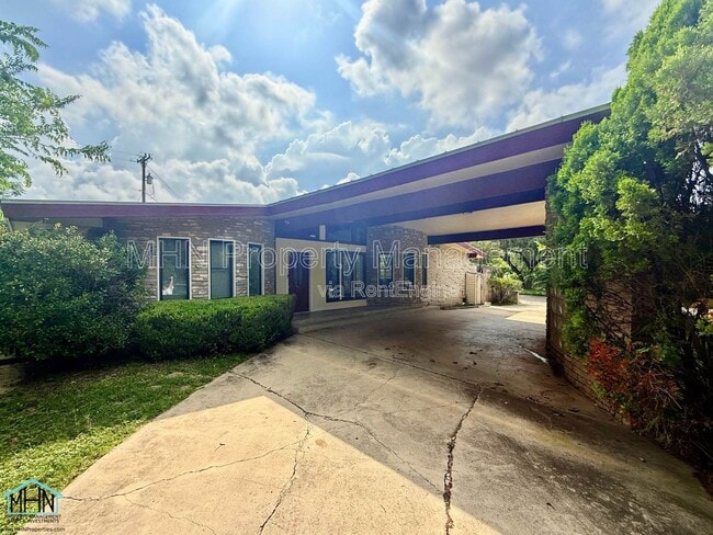 Photo - 100 Bluet Ln