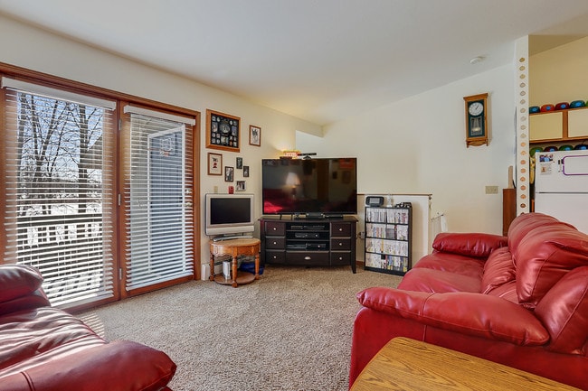Yorkshire Lane Apartments in Manitowoc, WI - Yorkshire Lane Apartments in Manitowoc, WI