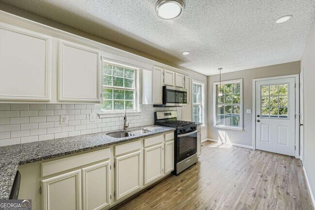 Photo - 1233 Waterton Trail