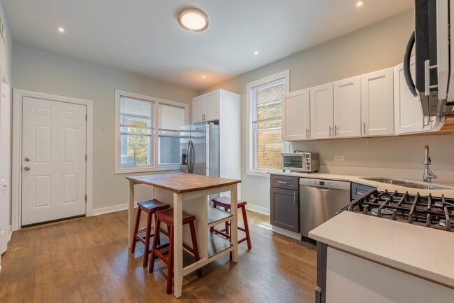 Photo - 2729 S Harding Ave Unidad 2