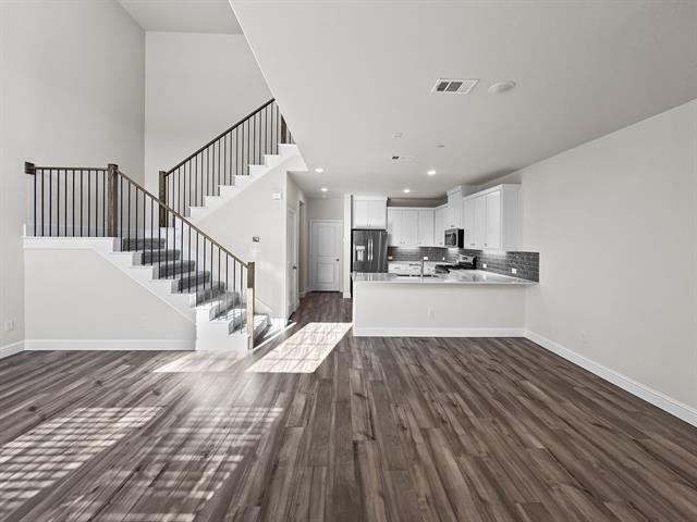 Photo - 8876 Samara St