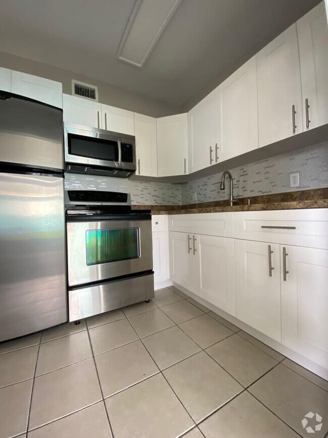 Building Photo - 340 NE 11th Ave Rental