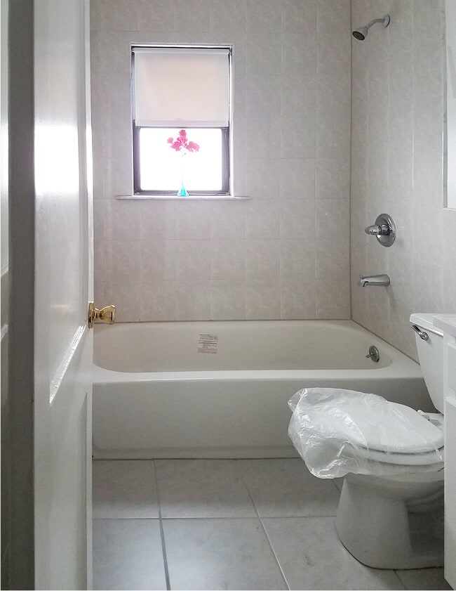 Photo - 188-07 Dunkirk Drive Unidad 1st Floor