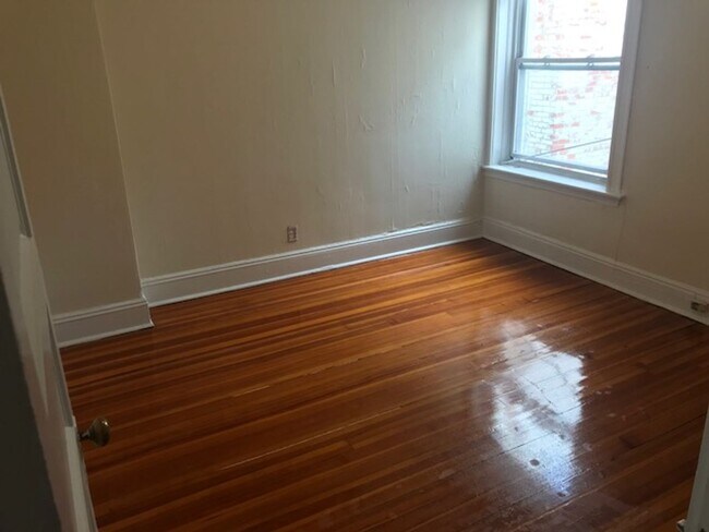 Photo - YTop floor sunny 3 bed  Wholefoods,  Utilities included No Fee No Security Availale  now, 12.1 or...
