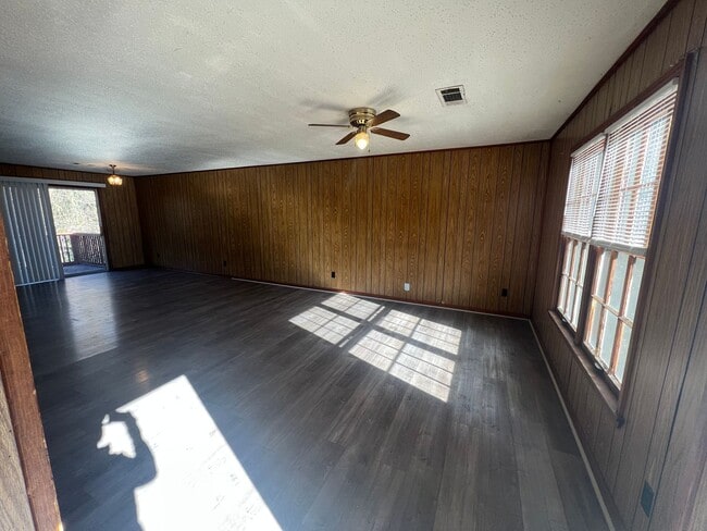 Photo - 3 bedroom 1 bathroom home in Colonial Hills