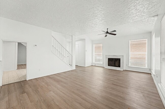 Photo - 8334 Country View Dr